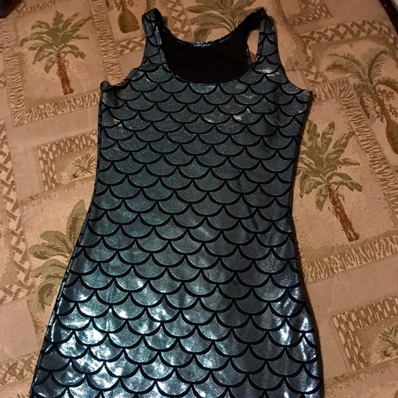 Mermaid Reverse Dress - Picture 3 of 5